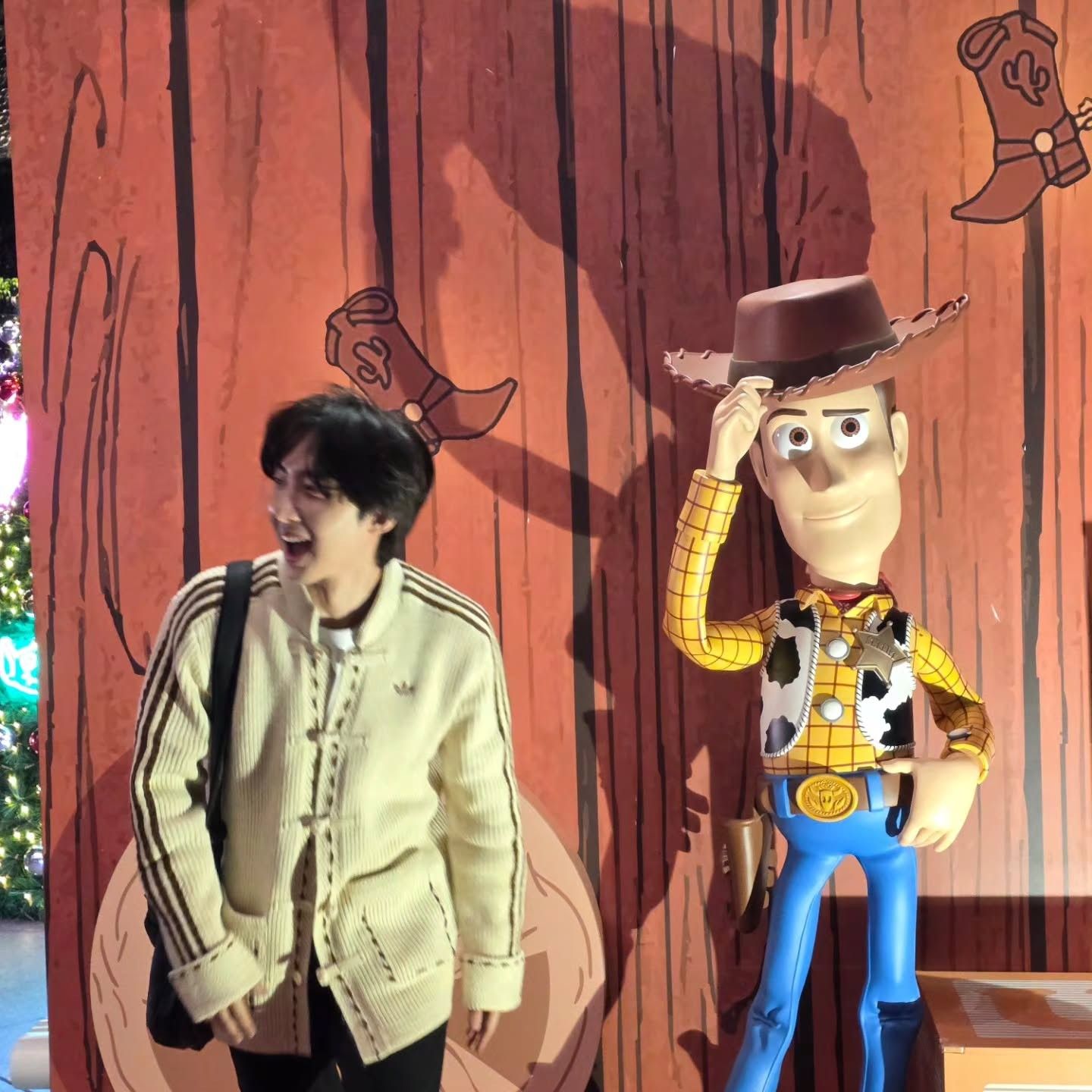 Recent activity shot of Hui (PENTAGON)