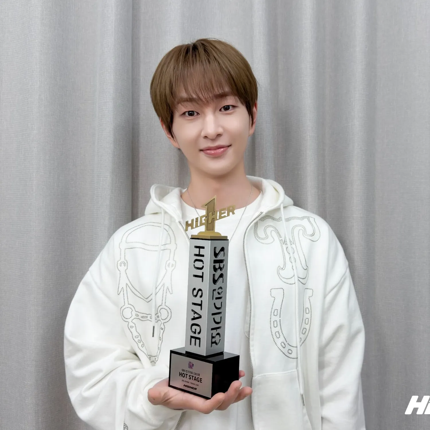 Behind-the-scenes cut of Onew (SHINee)