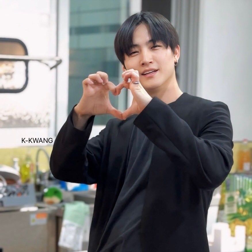 A moment captured by JAY B (GOT7)'s fan