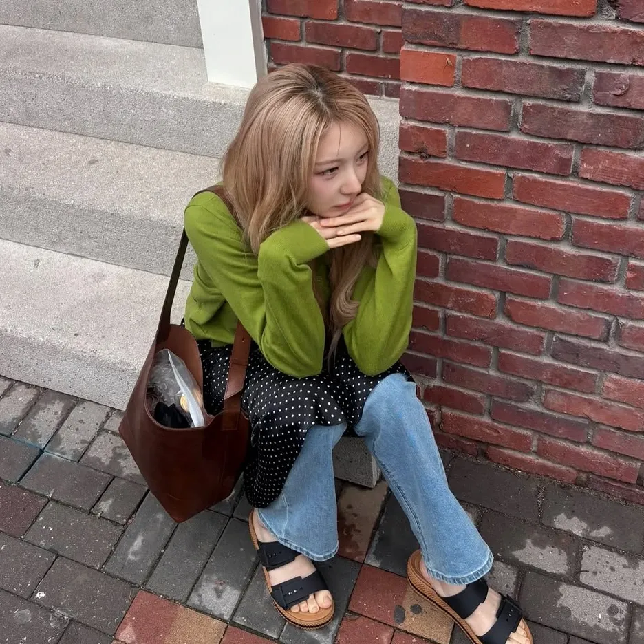Behind-the-scenes cut of Lee Chaeyeon