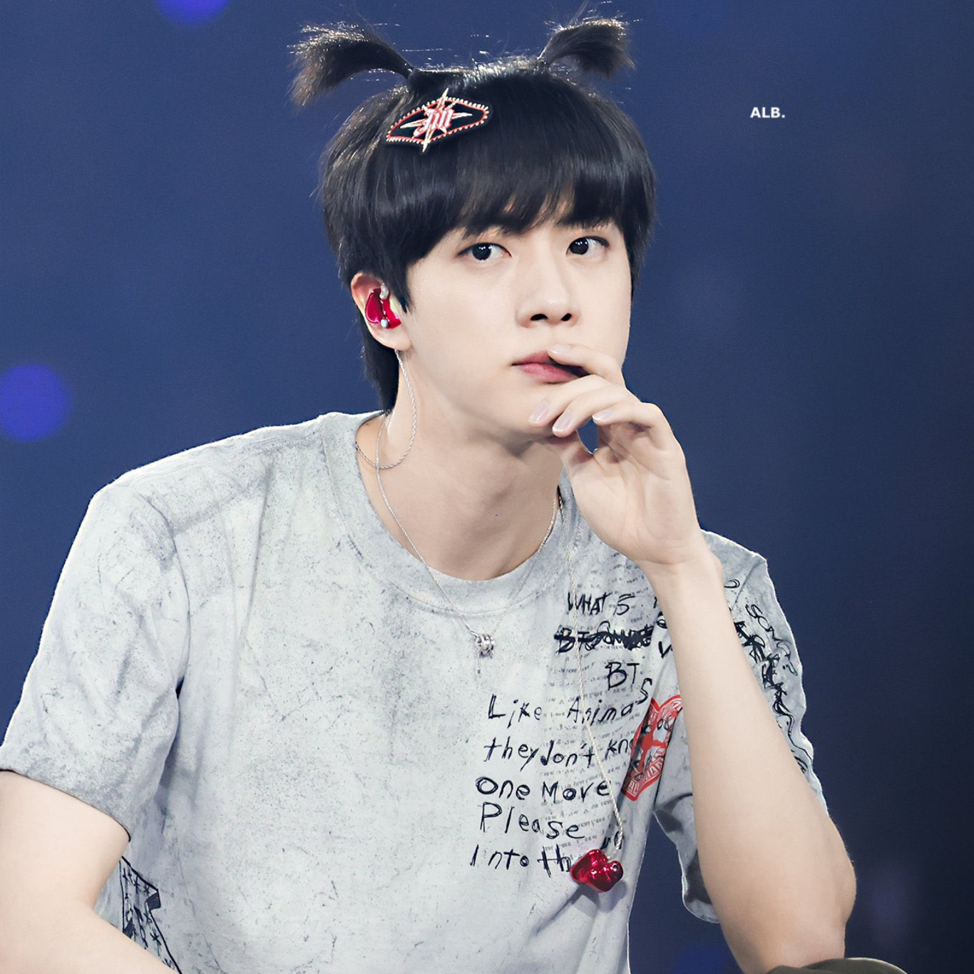 Foto aktivitas terbaru Jin (BTS)