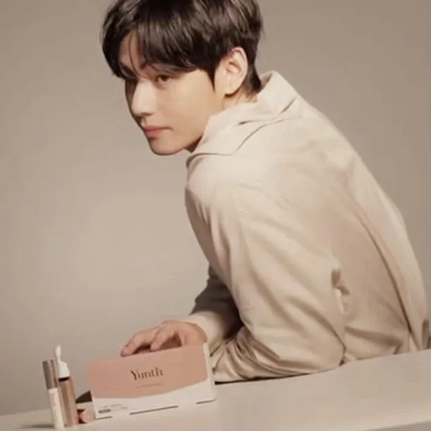 뷔 (방탄소년단)의 최신 사진