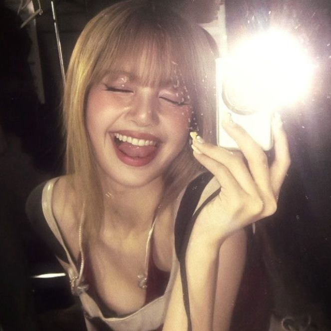 Foto terbaru Lisa (BLACKPINK)