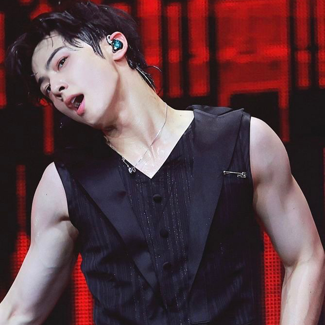 Latest photo of Eunwoo (ASTRO)