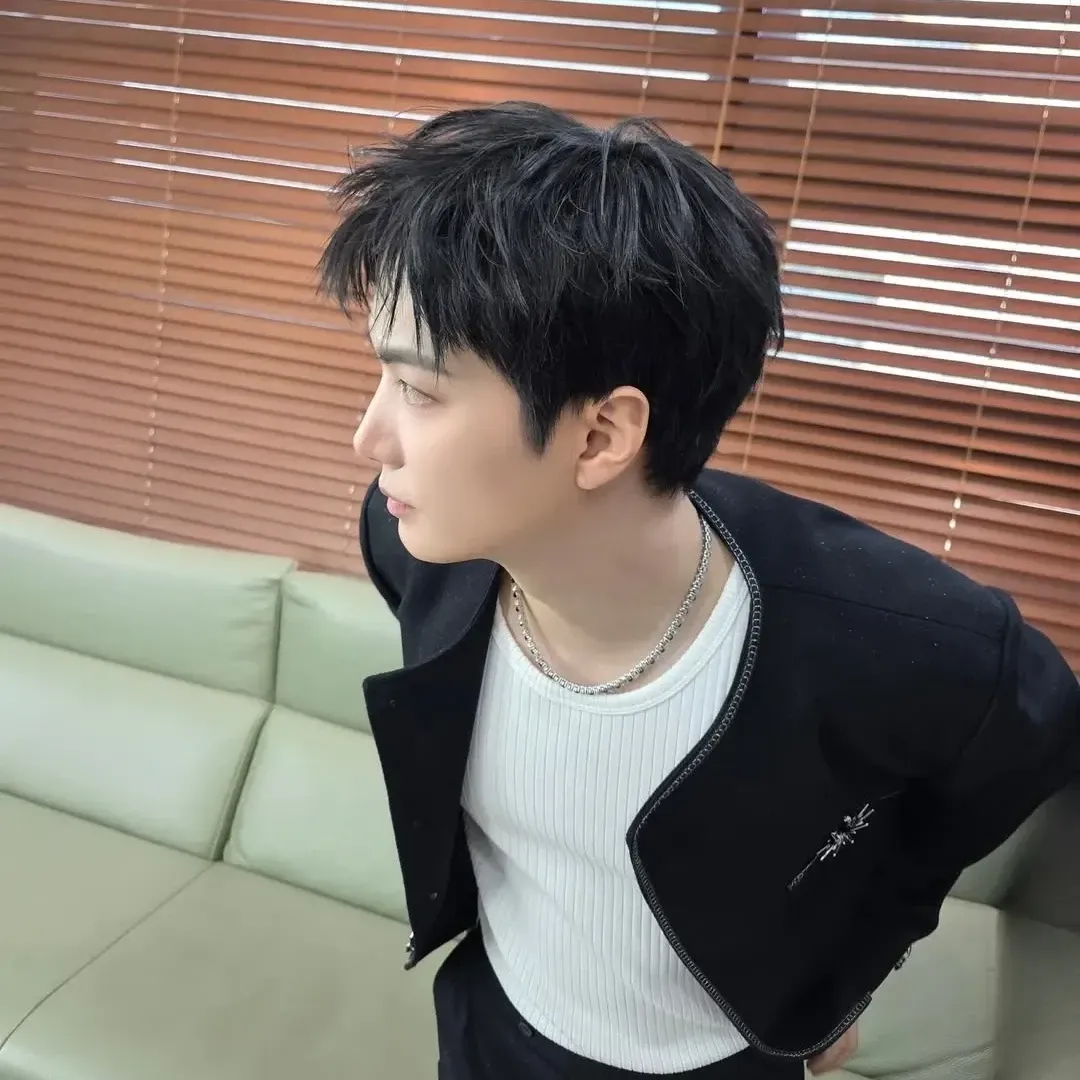 A moment captured by Kim Jonghyeon's fan