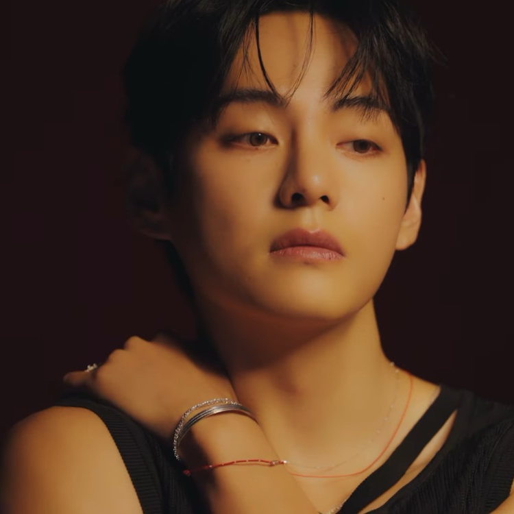 Foto aktivitas terbaru V (BTS)