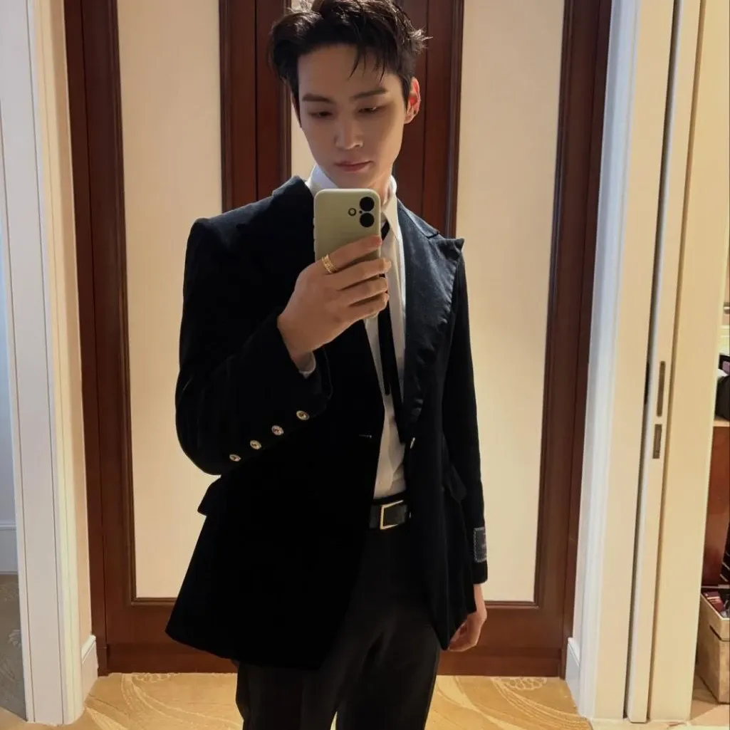 A moment captured by JAY B (GOT7)'s fan