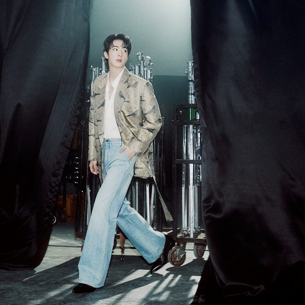 진 (방탄소년단) 최근 활동샷