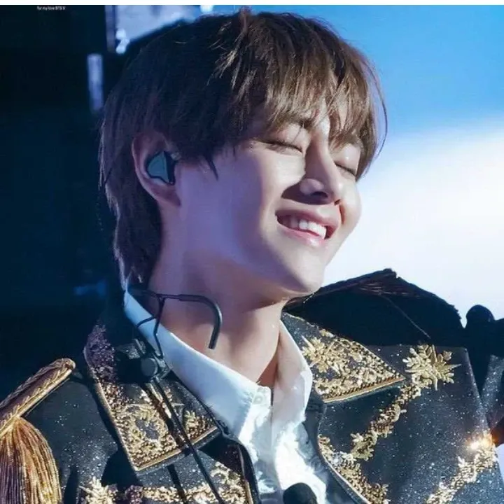 Foto aktivitas terbaru V (BTS)