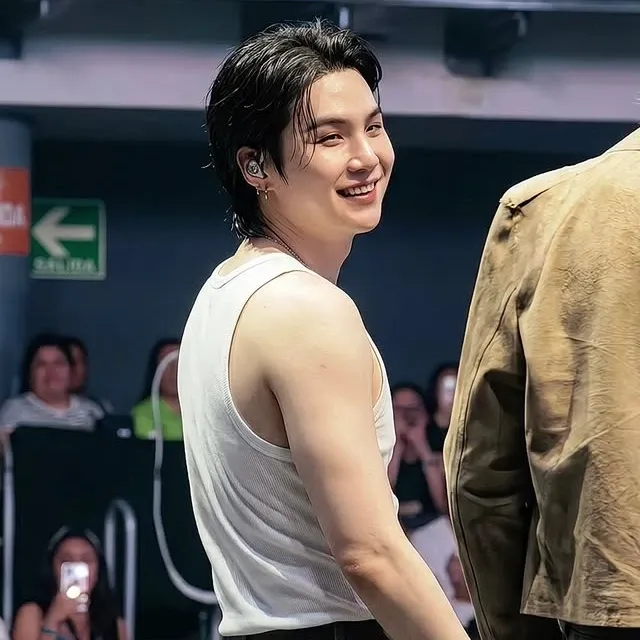 Behind-the-scenes cut of BTS