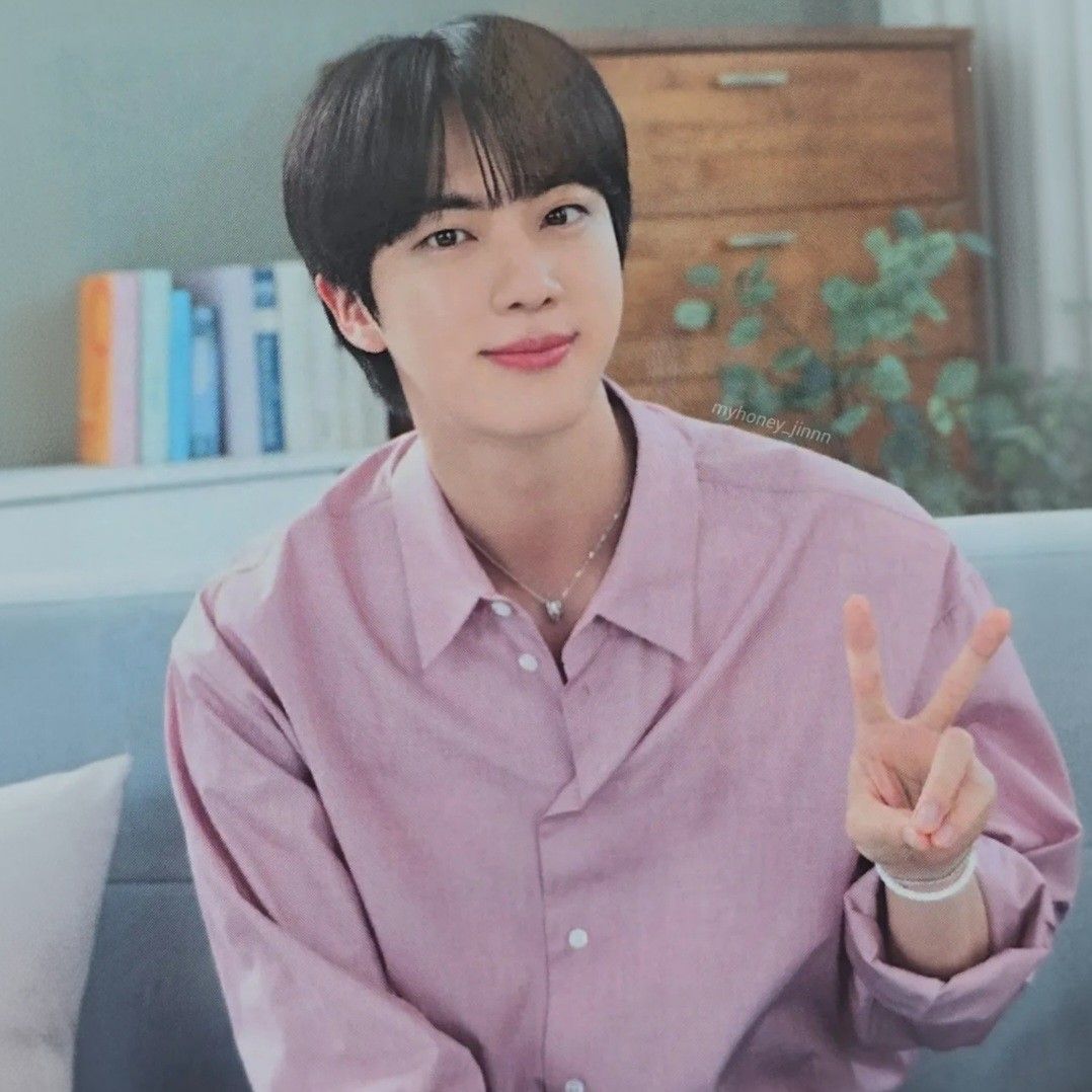 Momen yang diabadikan oleh penggemar Jin (BTS)