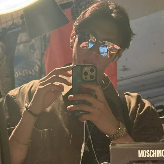 Recent activity shot of LEO (VIXX)