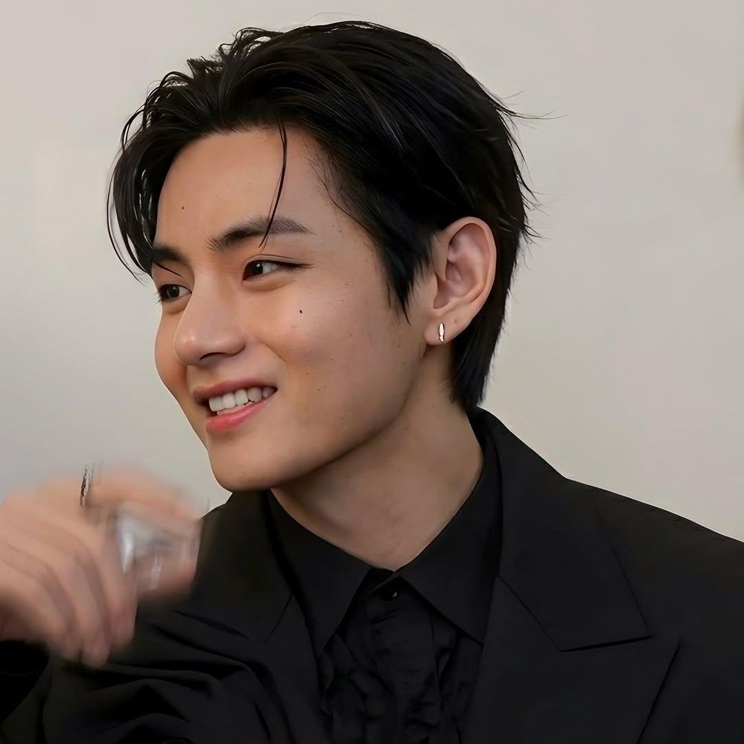 Recent activity shot of V (BTS)