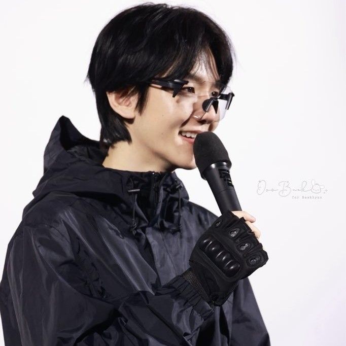 백현 (EXO)의 최신 사진