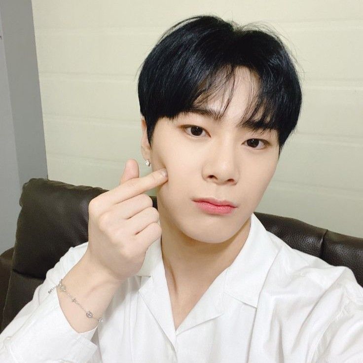 Behind-the-scenes cut of Moonbin (ASTRO)