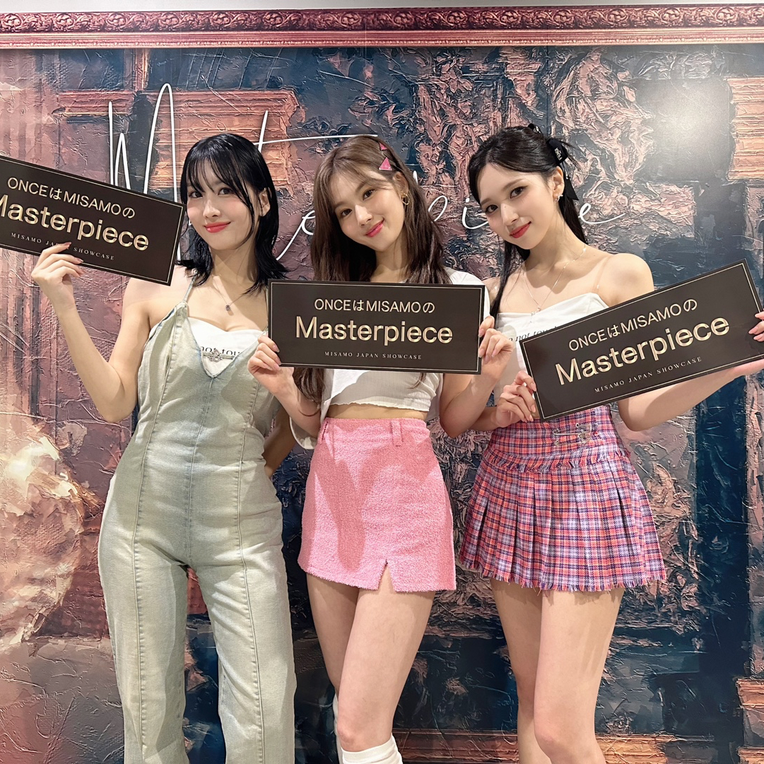 사나 (TWICE)의 비하인드 컷