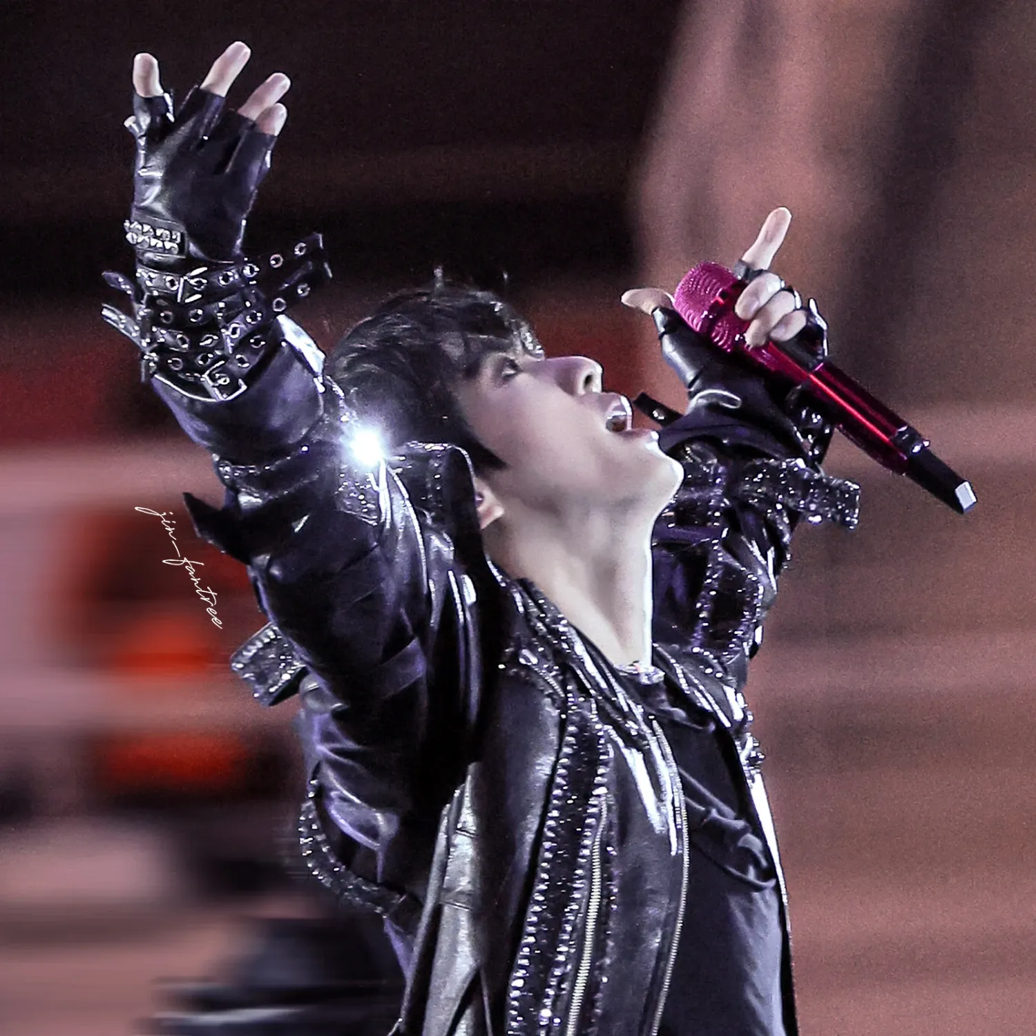 진 (방탄소년단)의 비하인드 컷