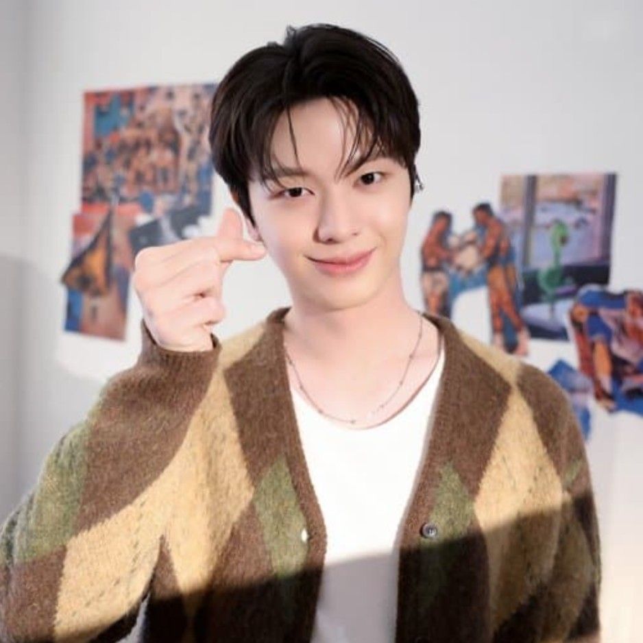 Behind-the-scenes cut of Yook Sungjae (BTOB)