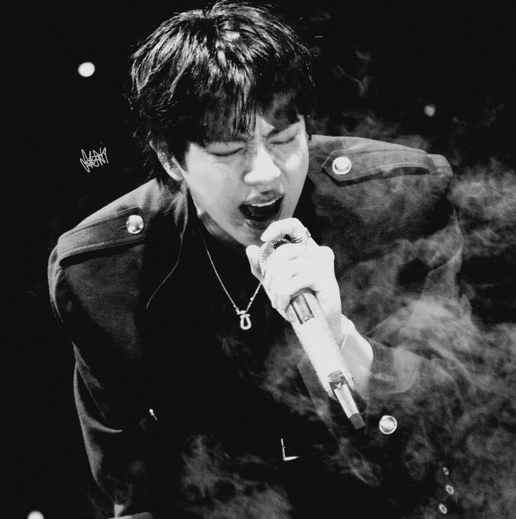 진 (방탄소년단)의 비하인드 컷