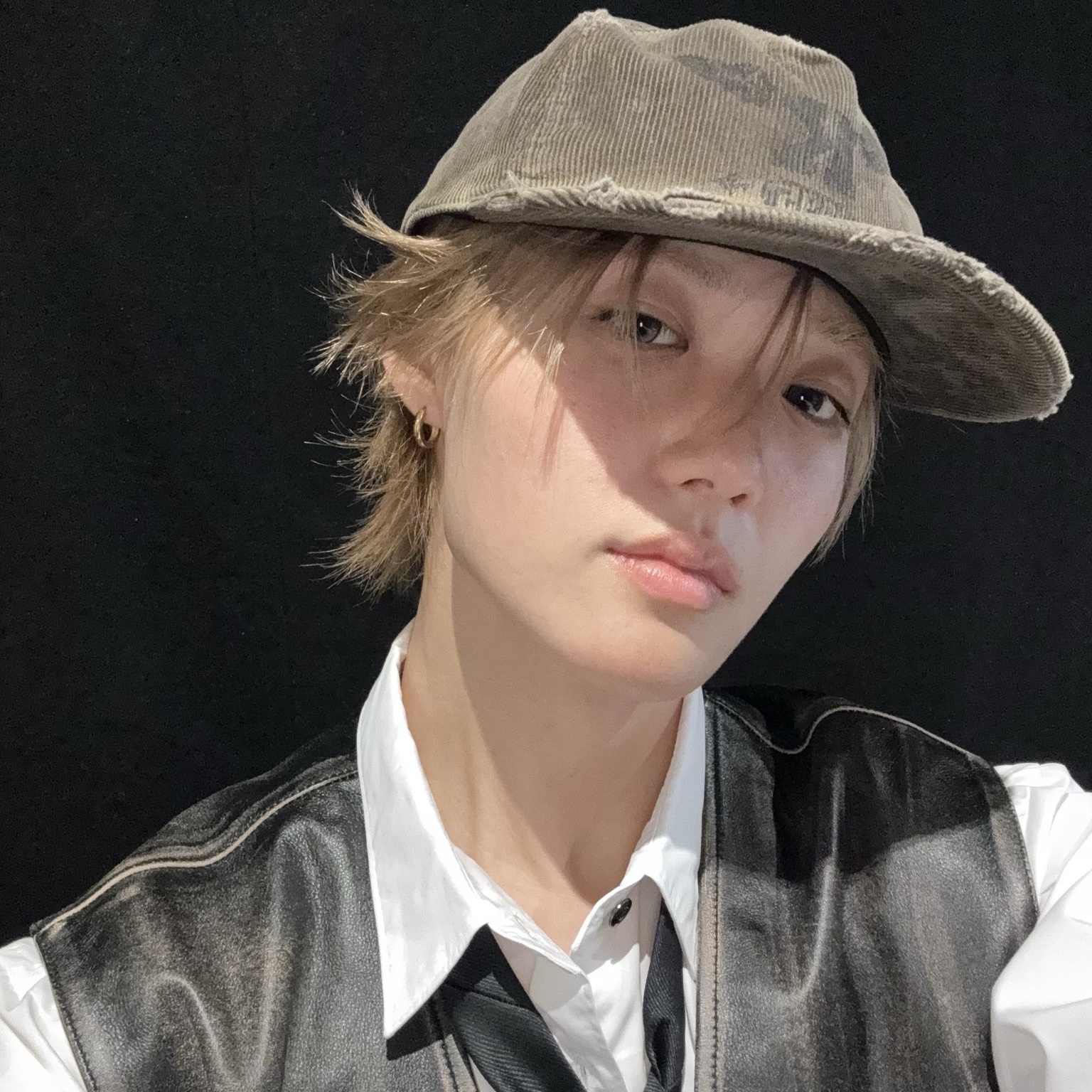 Behind-the-scenes cut of Doyoung (TREASURE)