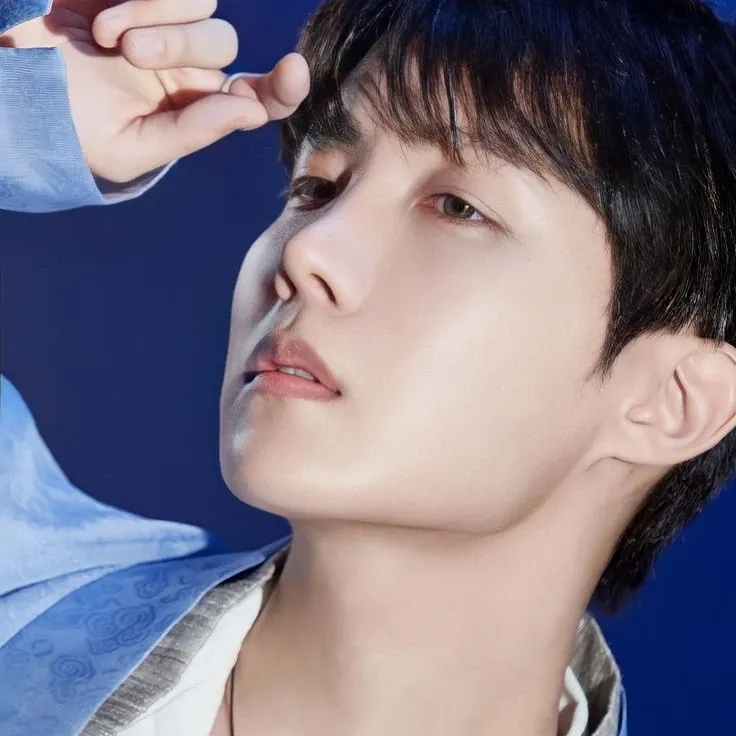 J-hope (防彈少年團)的最新照片