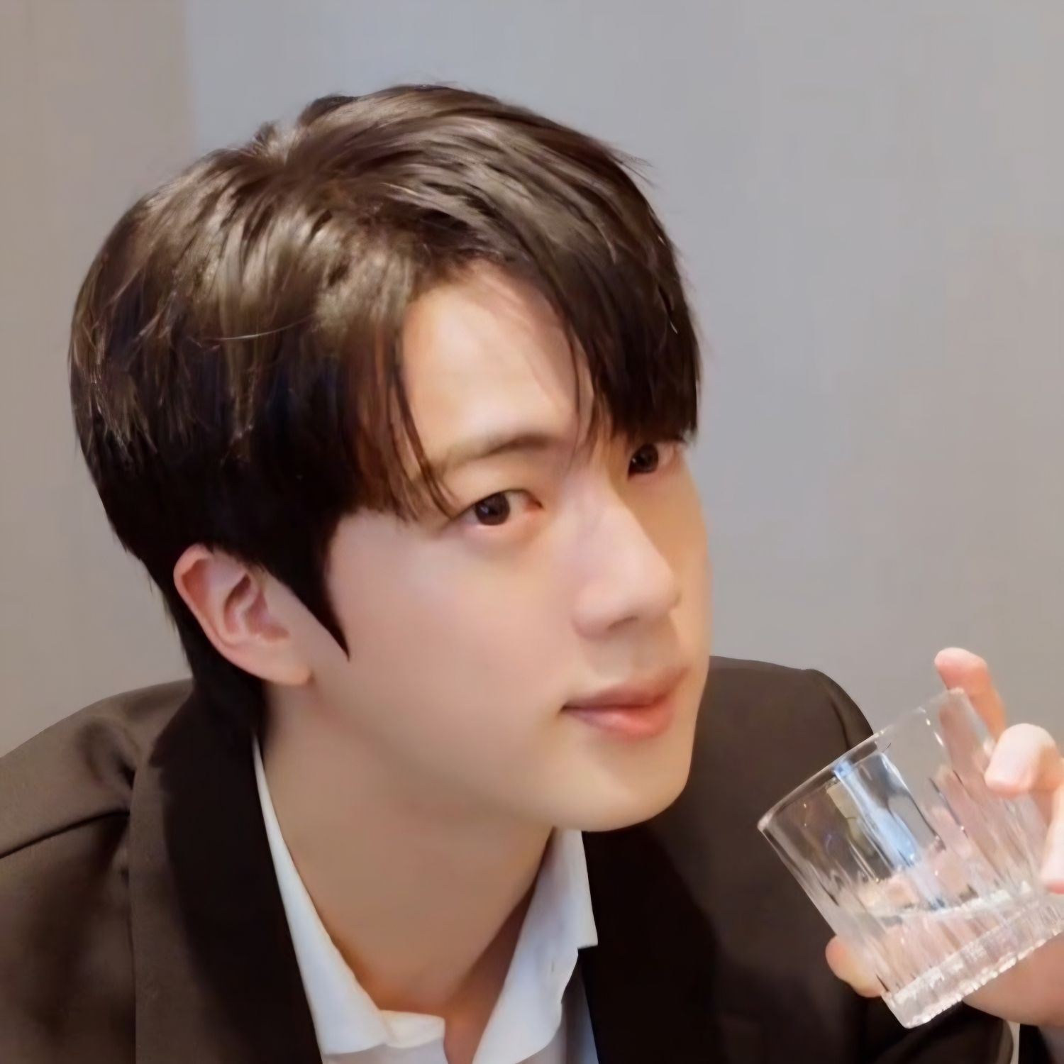 Momen yang diabadikan oleh penggemar Jin (BTS)