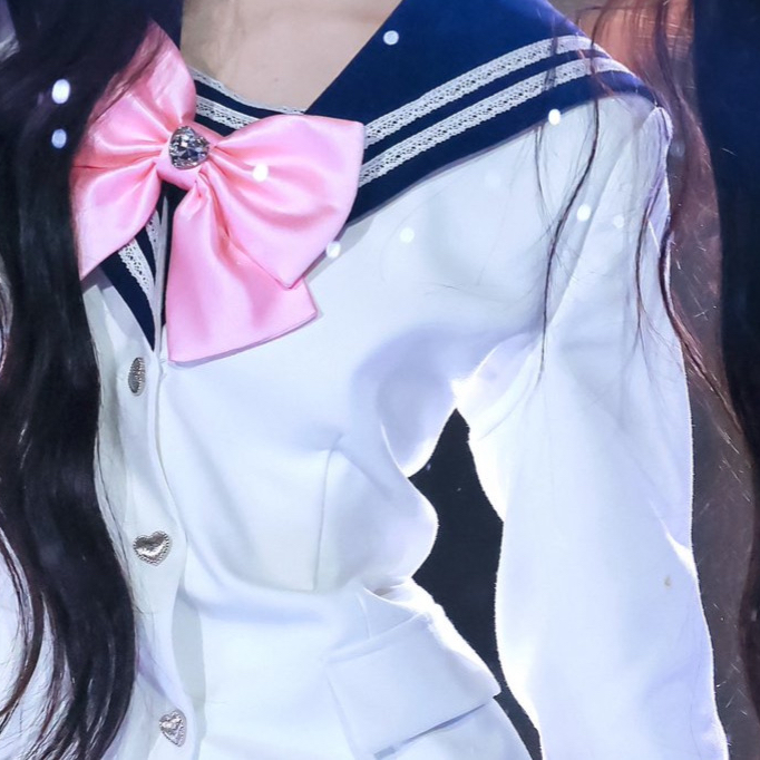 A moment captured by Yuha (Hearts2Hearts)'s fan