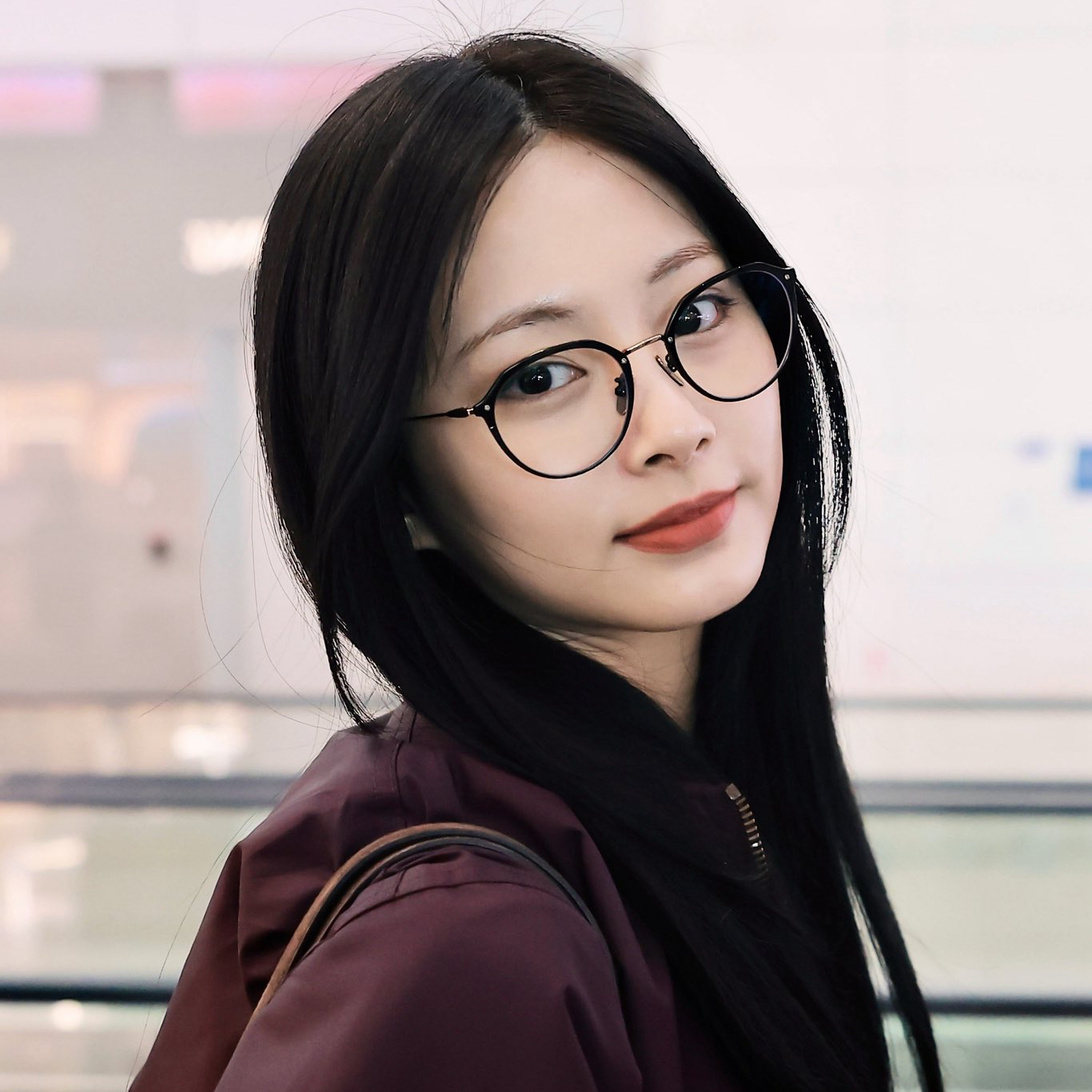 Foto aktivitas terbaru Tzuyu (TWICE)