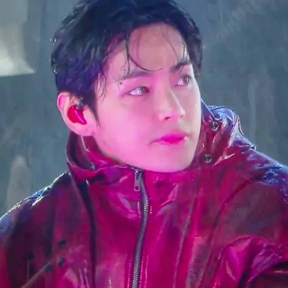 Momen yang diabadikan oleh penggemar V (BTS)