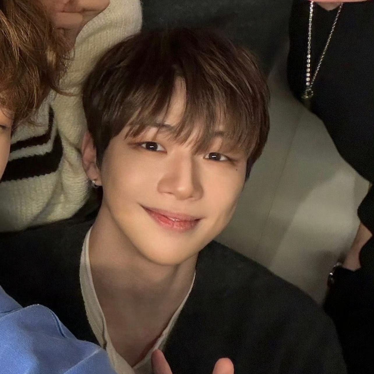 강다니엘의 비하인드 컷