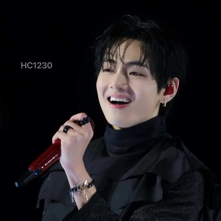 V (防弹少年团)的最新活动照片