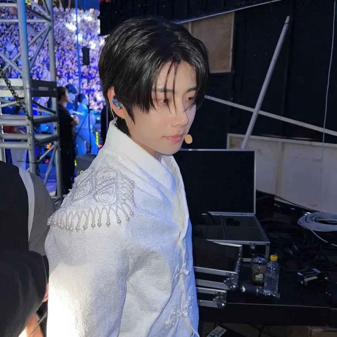 A moment captured by MJ (ASTRO)'s fan