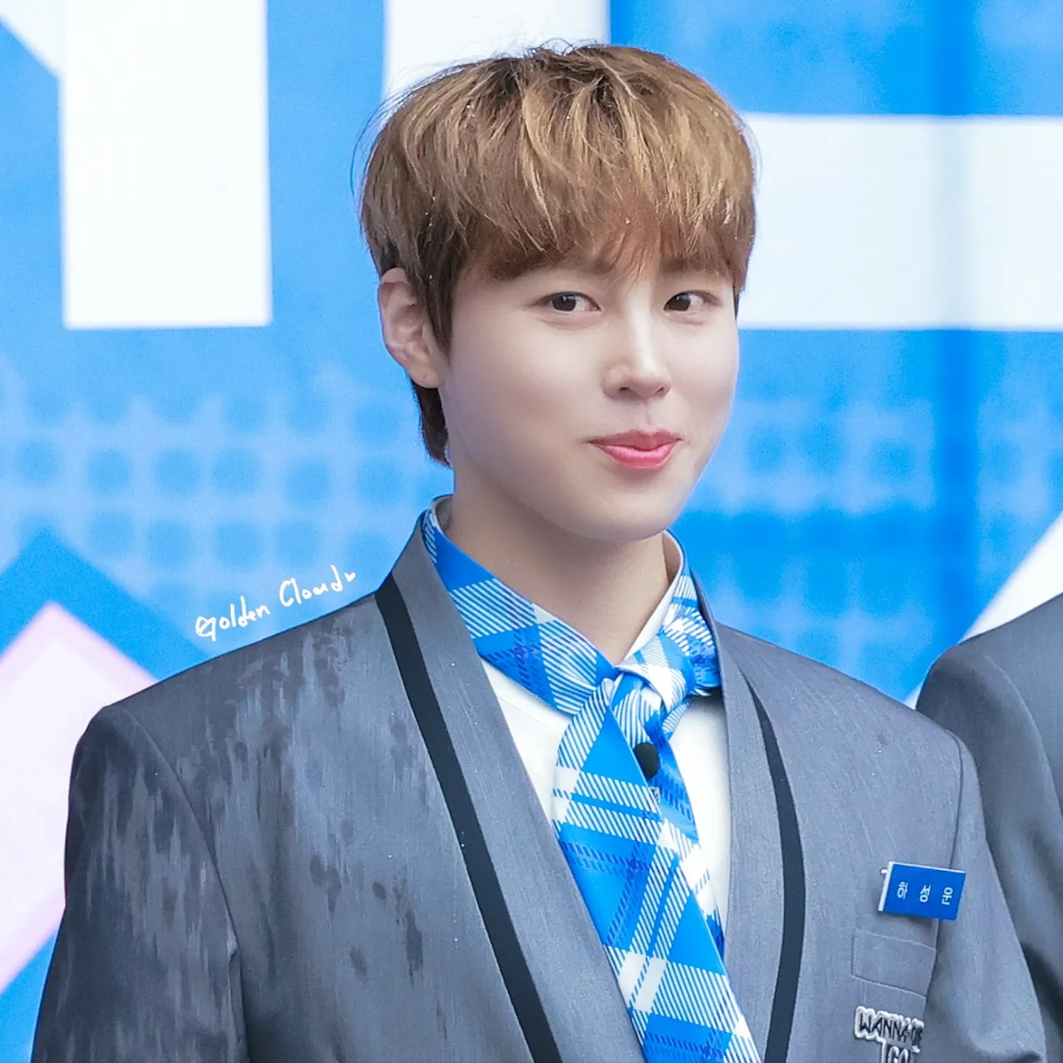A moment captured by Ha Sungwoon's fan
