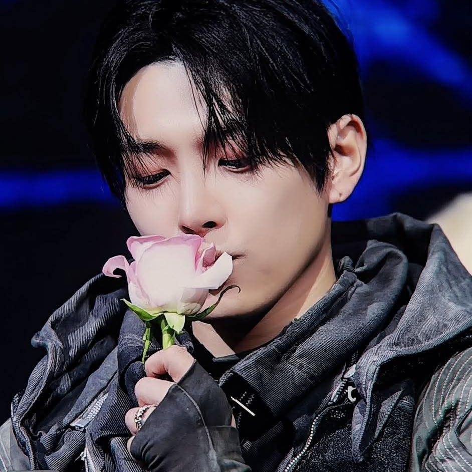 Today’s hot picks from the 홍중 (에이티즈) community