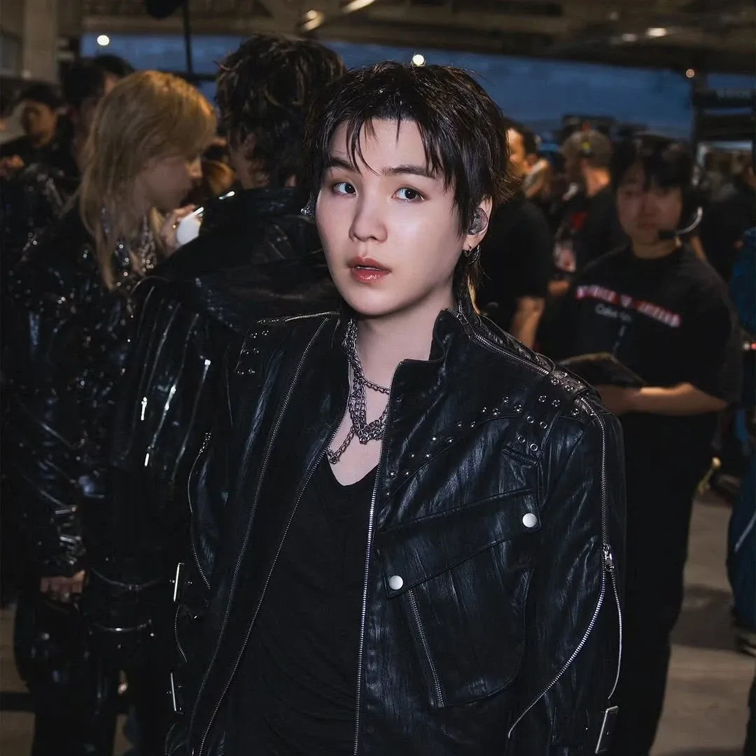 Foto aktivitas terbaru SUGA (BTS)