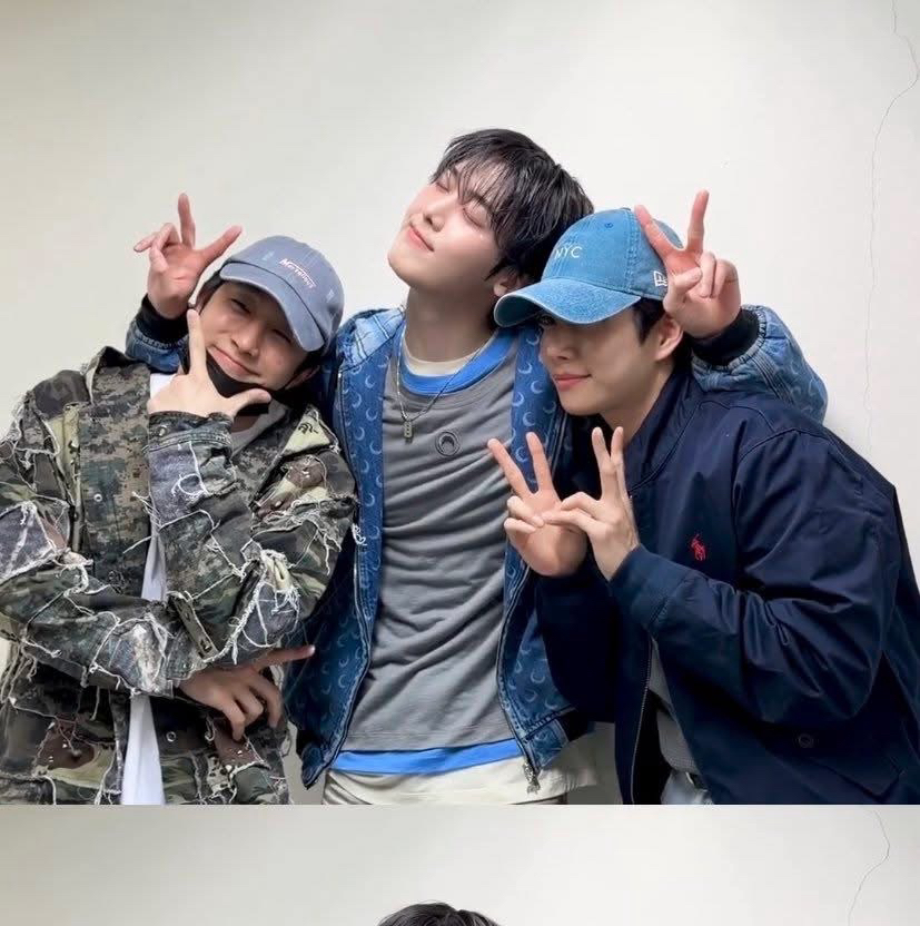 아스트로의 최신 사진