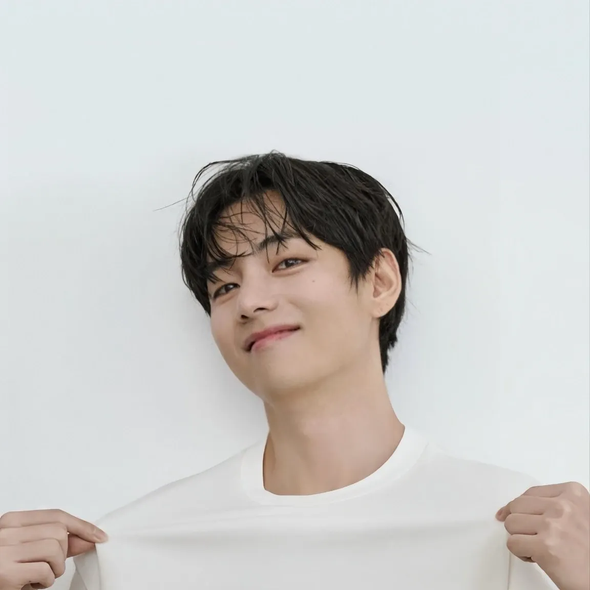 Latest photo of V (BTS)