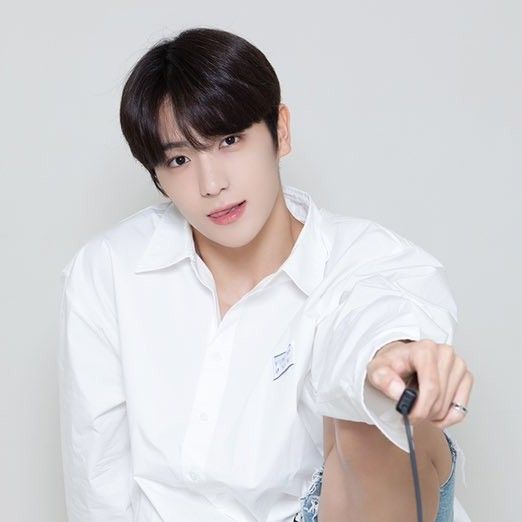 Behind-the-scenes cut of Hyunjae (THE BOYZ)