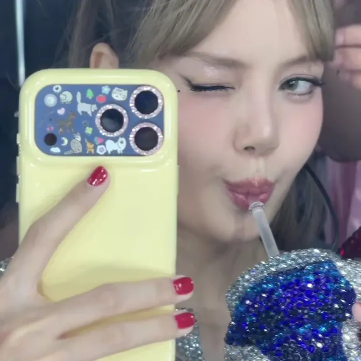 Foto aktivitas terbaru Lisa (BLACKPINK)