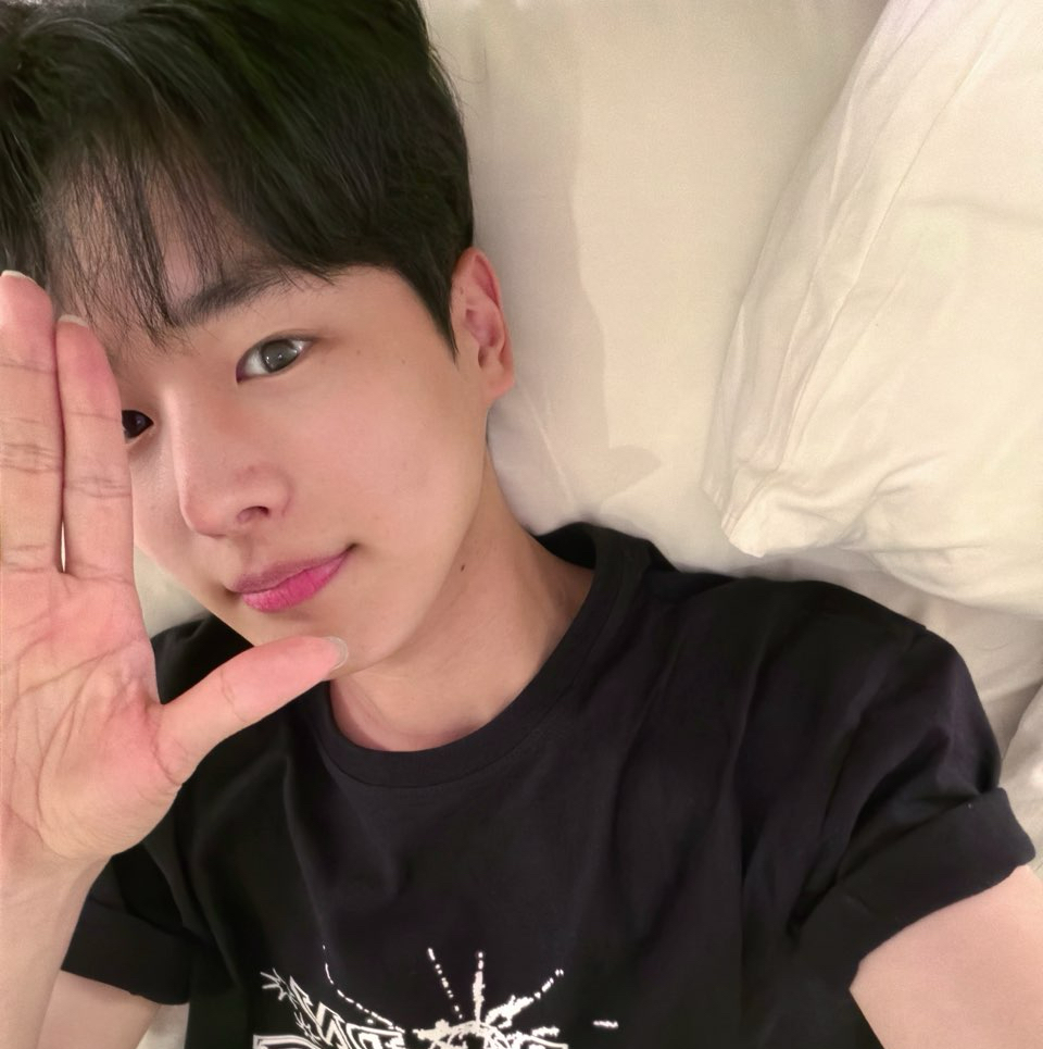 A moment captured by Choi Byungchan's fan