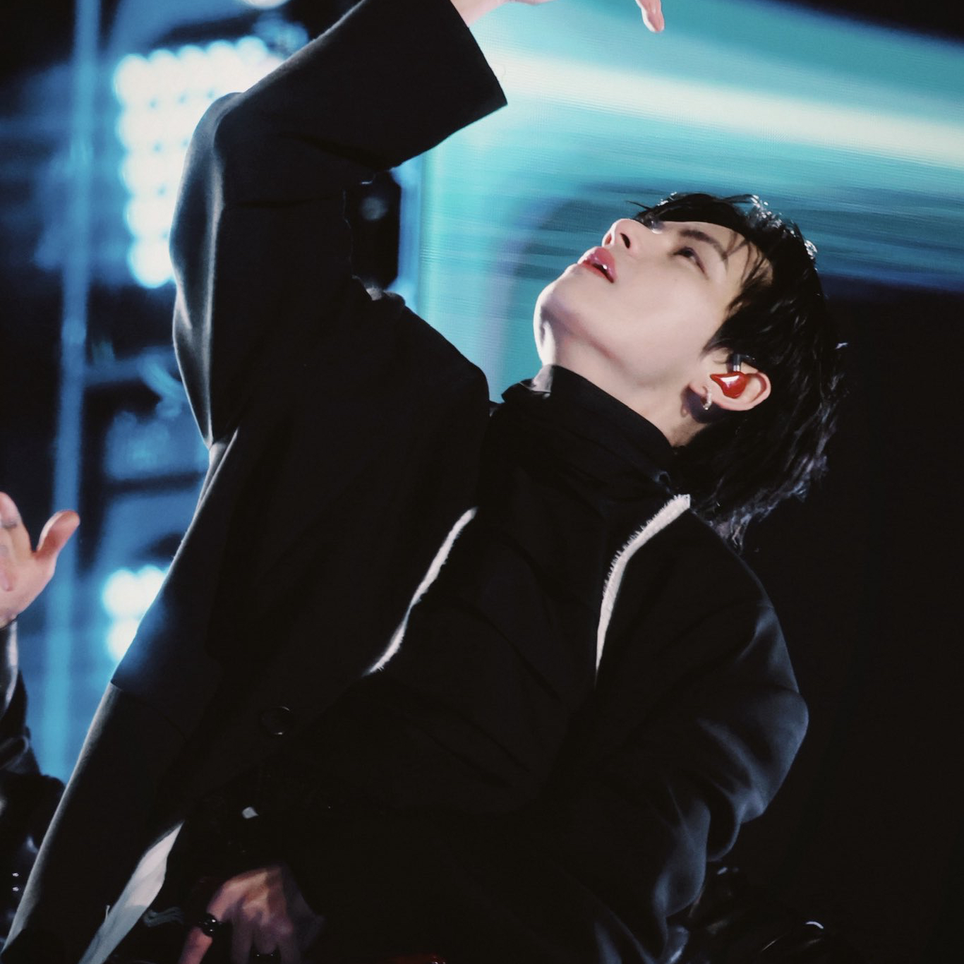 Foto aktivitas terbaru V (BTS)