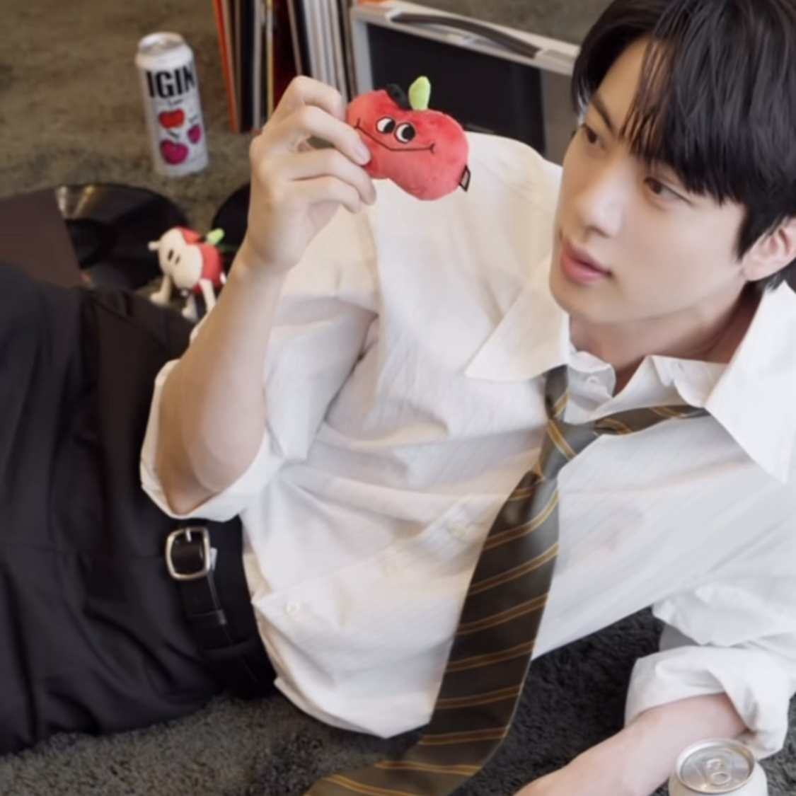 Foto aktivitas terbaru Jin (BTS)