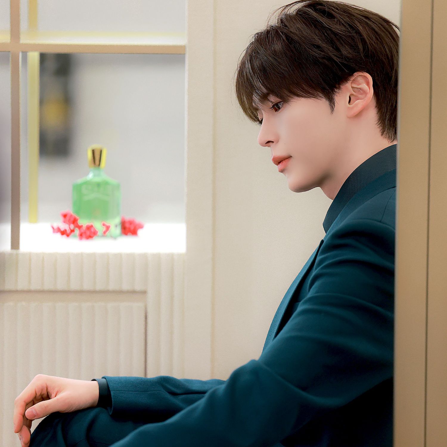 Behind-the-scenes cut of Sung Hanbin (ZEROBASEONE)