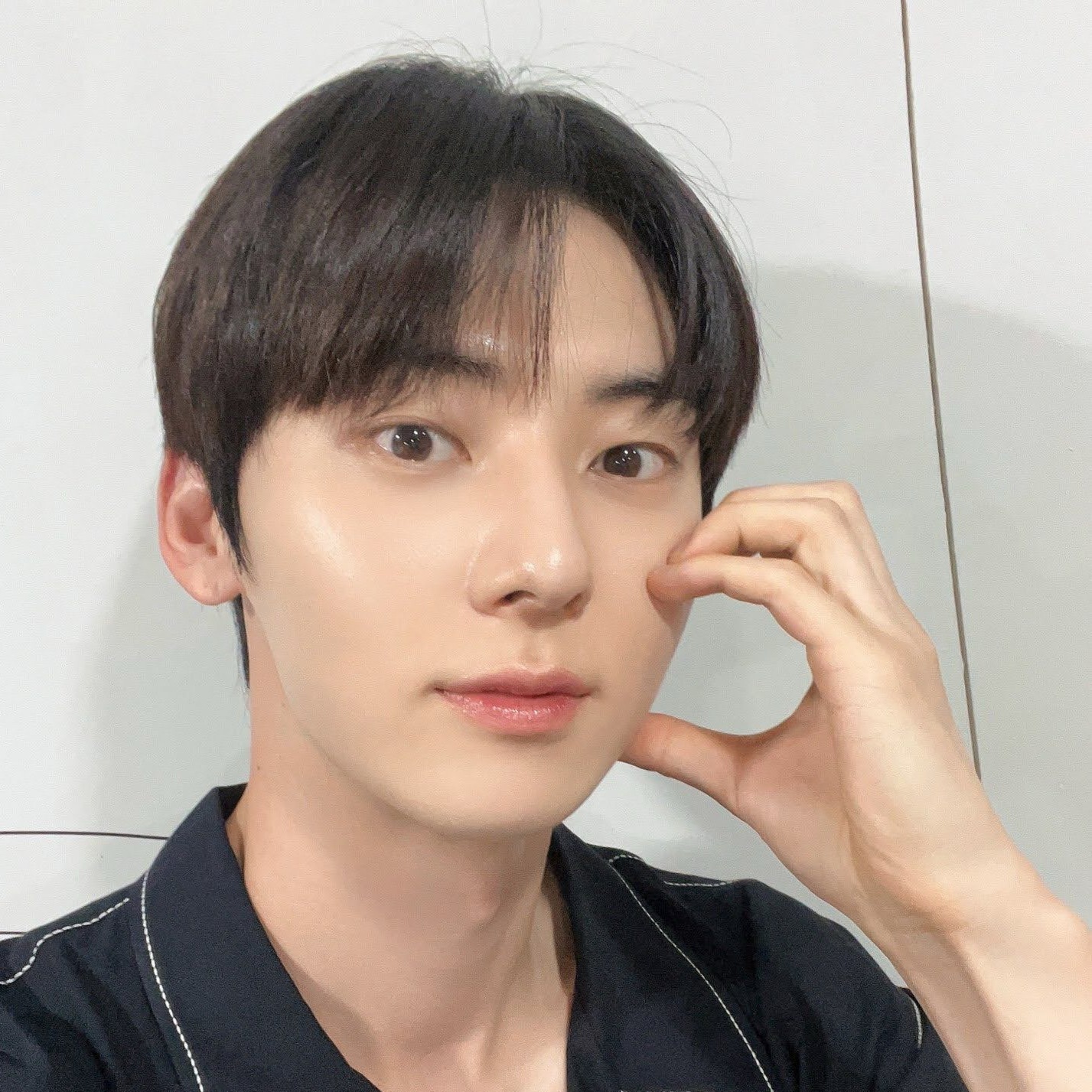 Foto aktivitas terbaru Hwang Minhyun