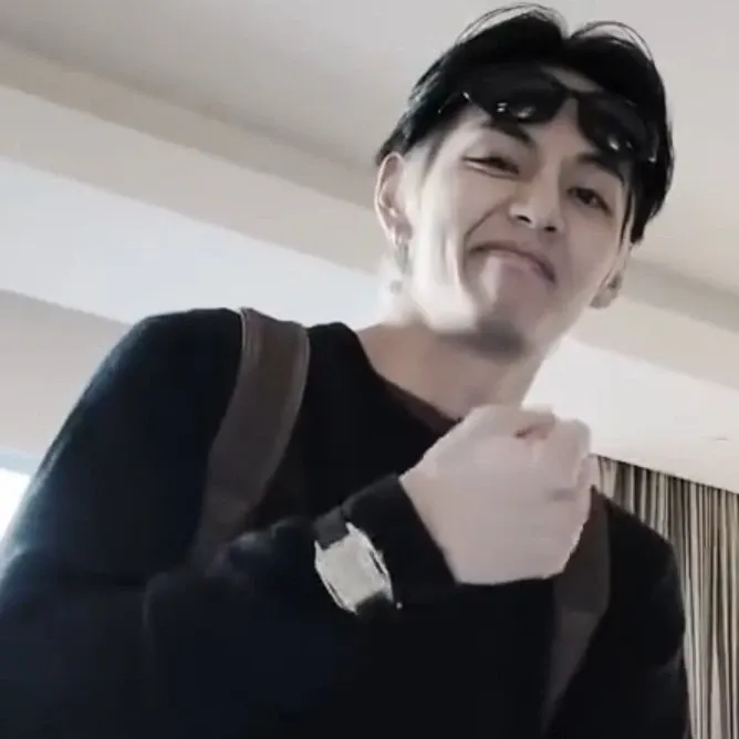 뷔 (방탄소년단) 최근 활동샷