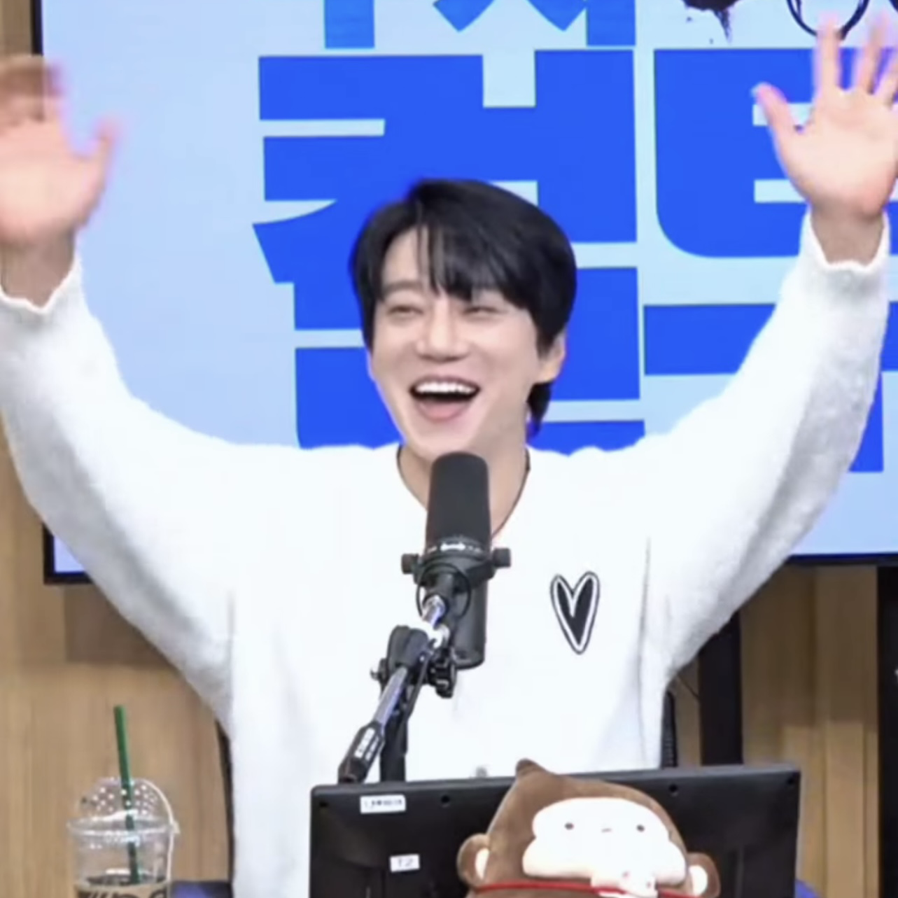 Behind-the-scenes cut of Hwang Chiyeol