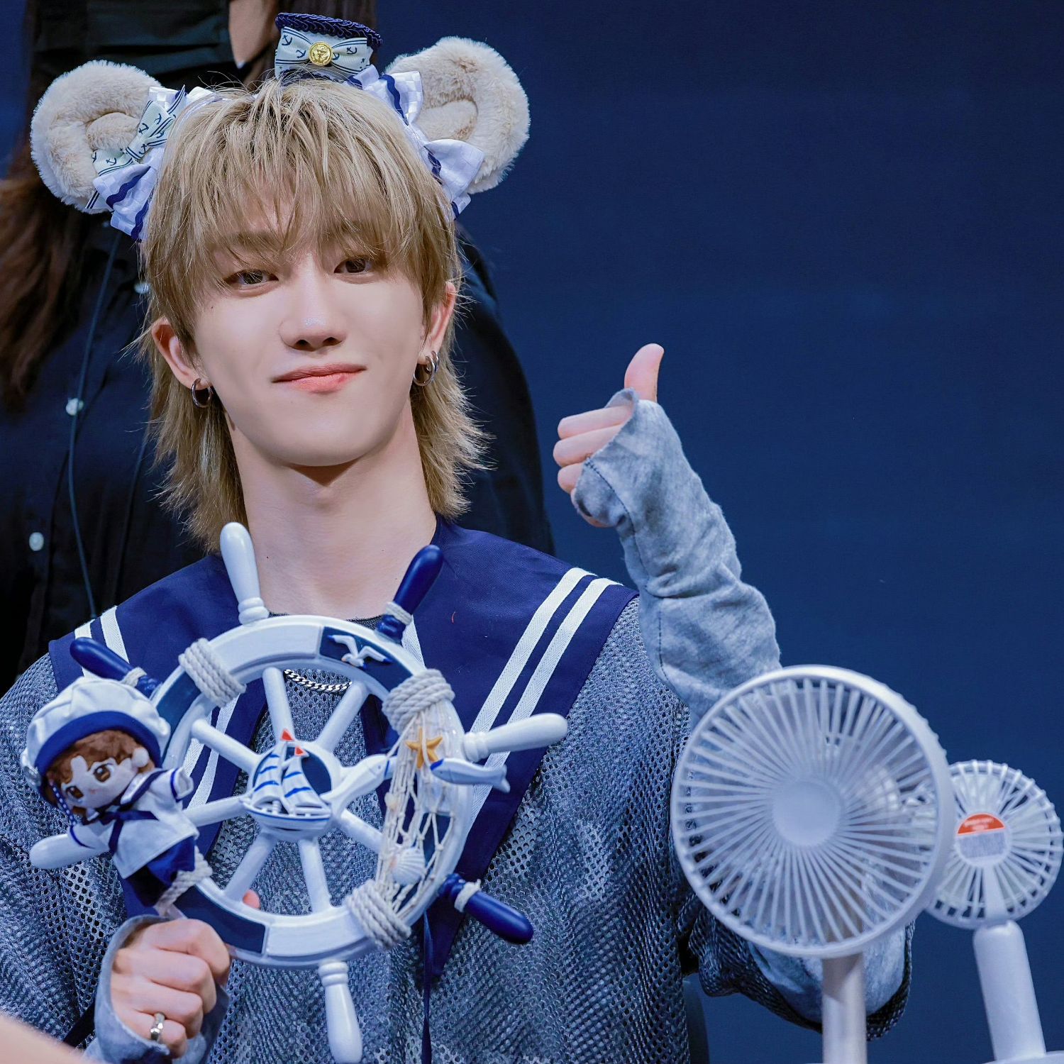 Behind-the-scenes cut of The 8 (SEVENTEEN)