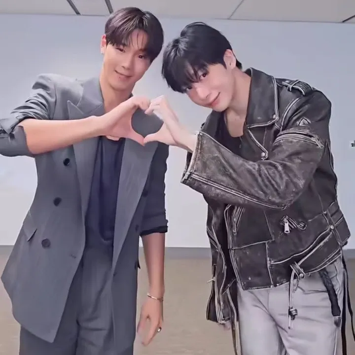 Foto aktivitas terbaru MONSTA X