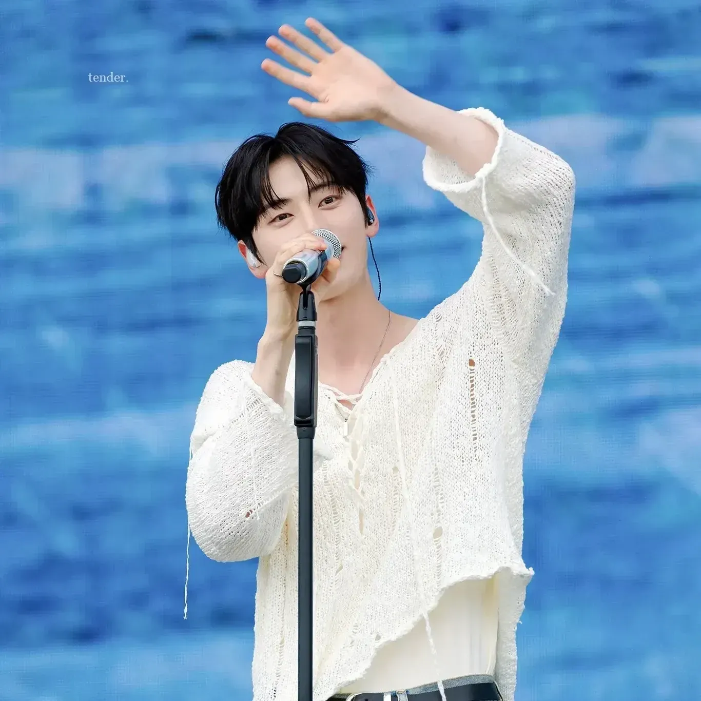 Momen yang diabadikan oleh penggemar Hwang Minhyun