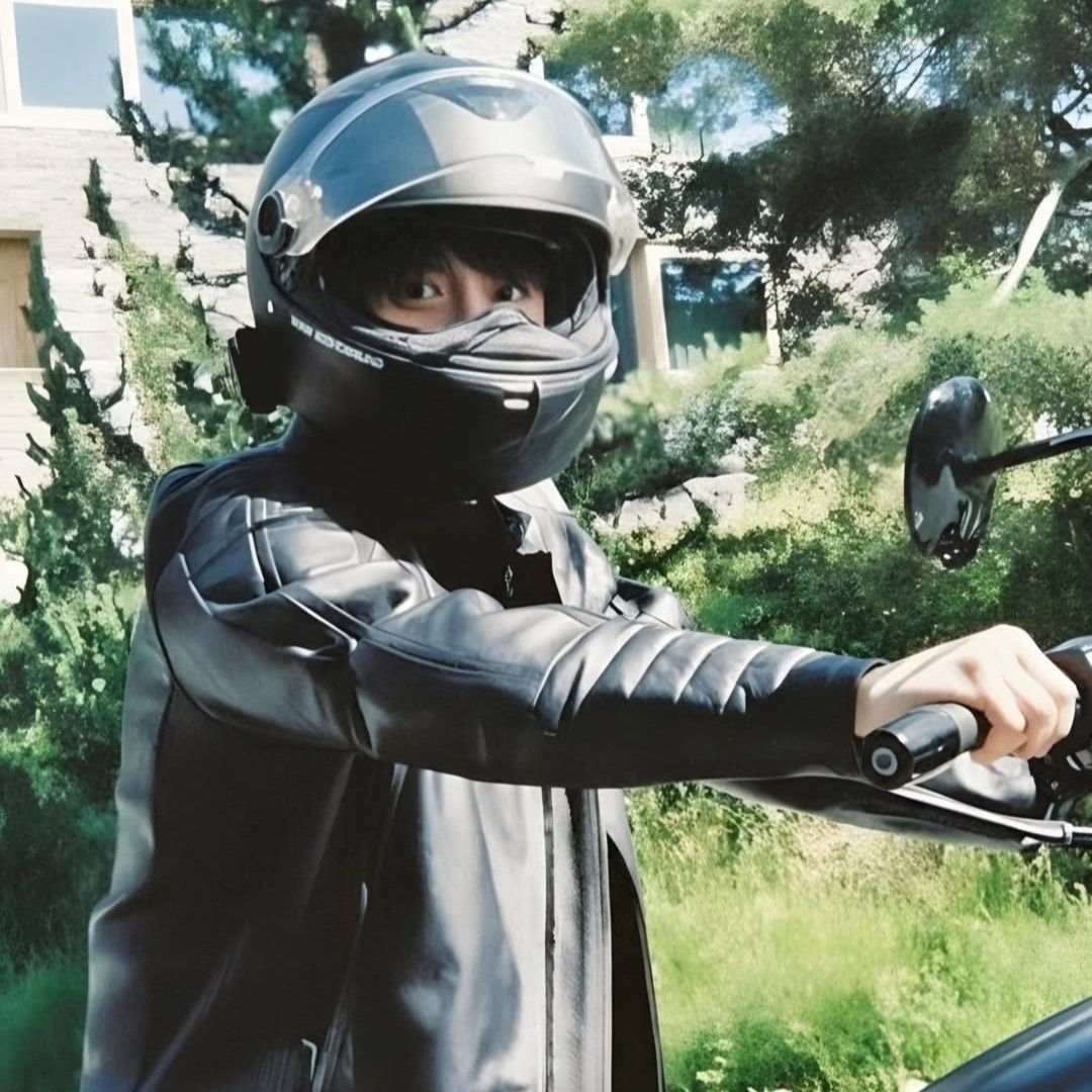 Latest photo of Jungkook (BTS)